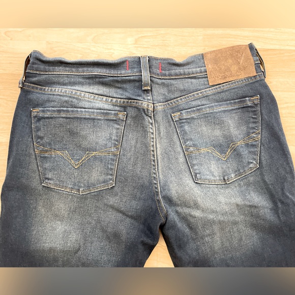 Guess Slim Jeans - Picture 4 of 9
